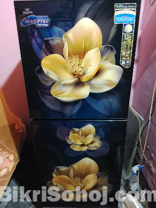 একটি ফ্রিজ বিক্রি হবে